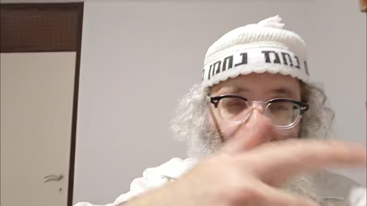 ודורש אל המתים זה המרעיב עצמו והולך ולן בבה"ק כדי שתשרה עליו רוח טומאה - שיר נ נח מסכת סנהדרין דף סה