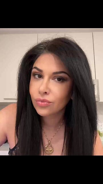 Captioned - Muslim man tells Muslims not to say Merry Christmas