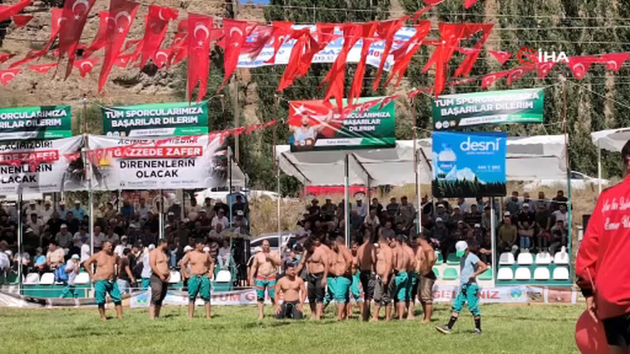 Tortum’da güreşler nefes kesti
