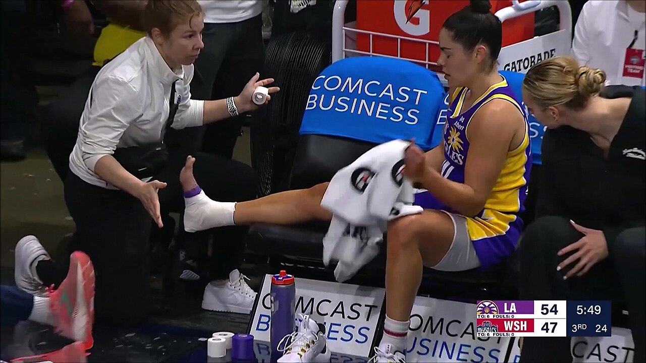 👀 Kelsey Plum INJURES ANKLE, wraps it & returns to game | Los Angeles Sparks WNBA women's basketball