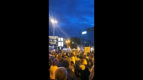 🇩🇪Thousands of women and men who joined them gathered last night