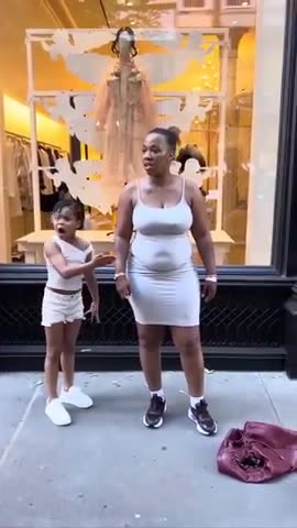 Little negro bitch has a chimpout