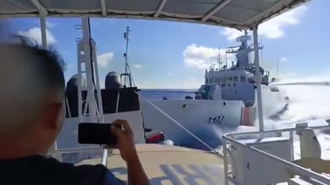 Chinese Warships Collide While Harassing Philippine Coast Gaurd