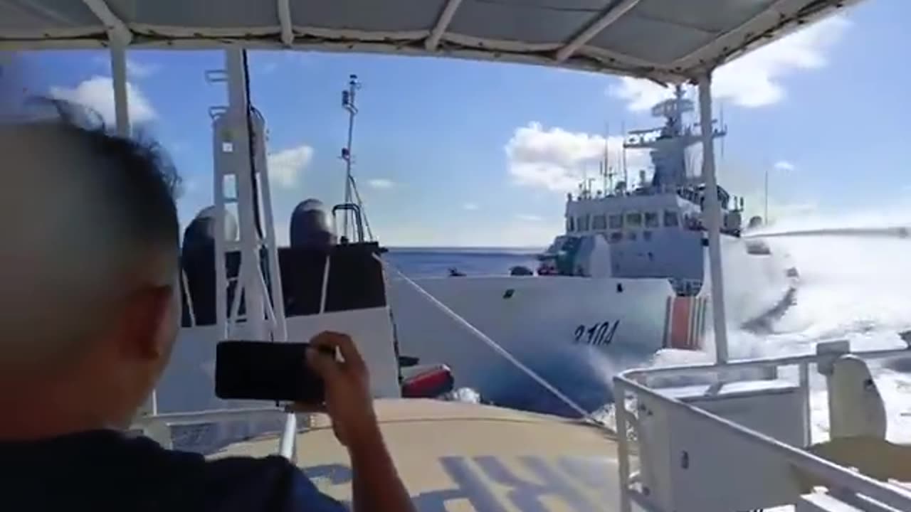 Chinese Warships Collide While Harassing Philippine Coast Gaurd