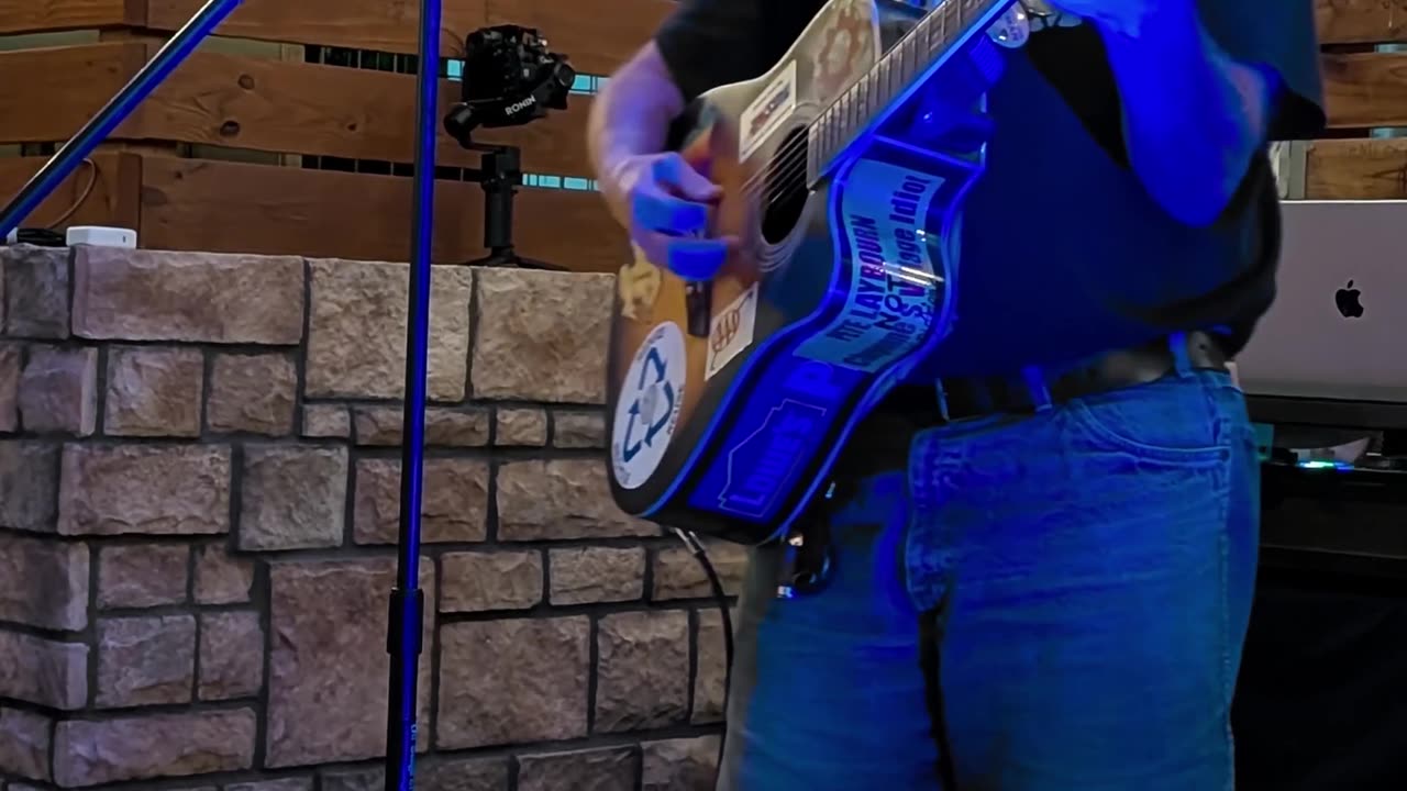 Earl of Cheyenne - Bigger (2024)