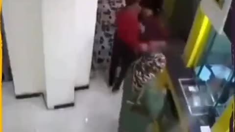 Woman unsatisfied with her bank decides to leave a grenade inside 😭