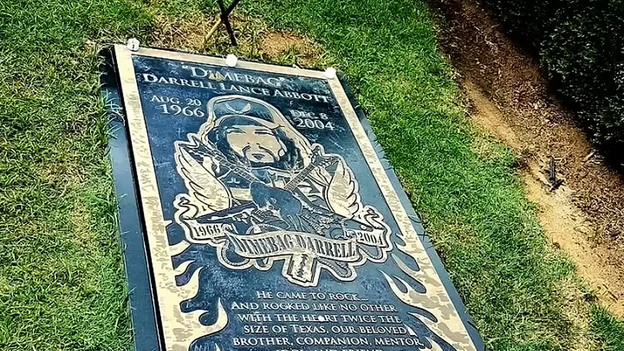FAMOUS GRAVES - VOL. 1,33: DIMEBAG DARRELL