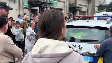 🚗🔥 Ukraine Russia War | Civilians Drive Out Police and TCC Near Ternopil | RCF