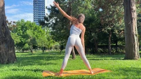 ＂Yoga in the park＂