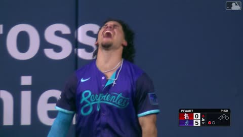Alek Thomas dio todo y más para una espectacular atrapada