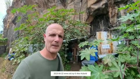 250602A_-_250622B _ Living_in_a_cave_on_Madeira_2025F (720p)