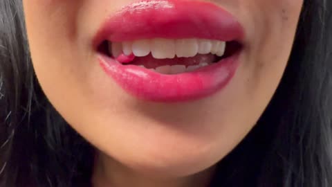 CHEWING GUM UPCLOSE TO YOU ASMR