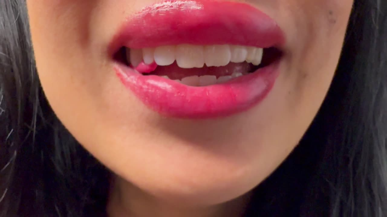 CHEWING GUM UPCLOSE TO YOU ASMR