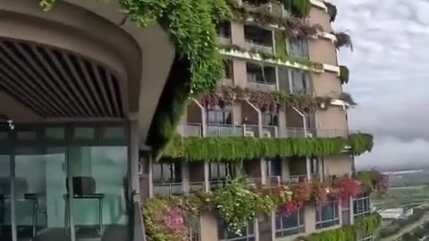 Travel vlogger visits a $100 billion dollar Ghost City in Malaysia and shares his experience