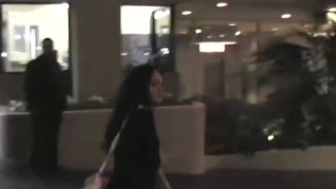 Lindsay VS. Paris