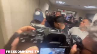 BREAKING: Mayoral candidate Brad Lander just arrested by ICE officers at the federal courthouse!