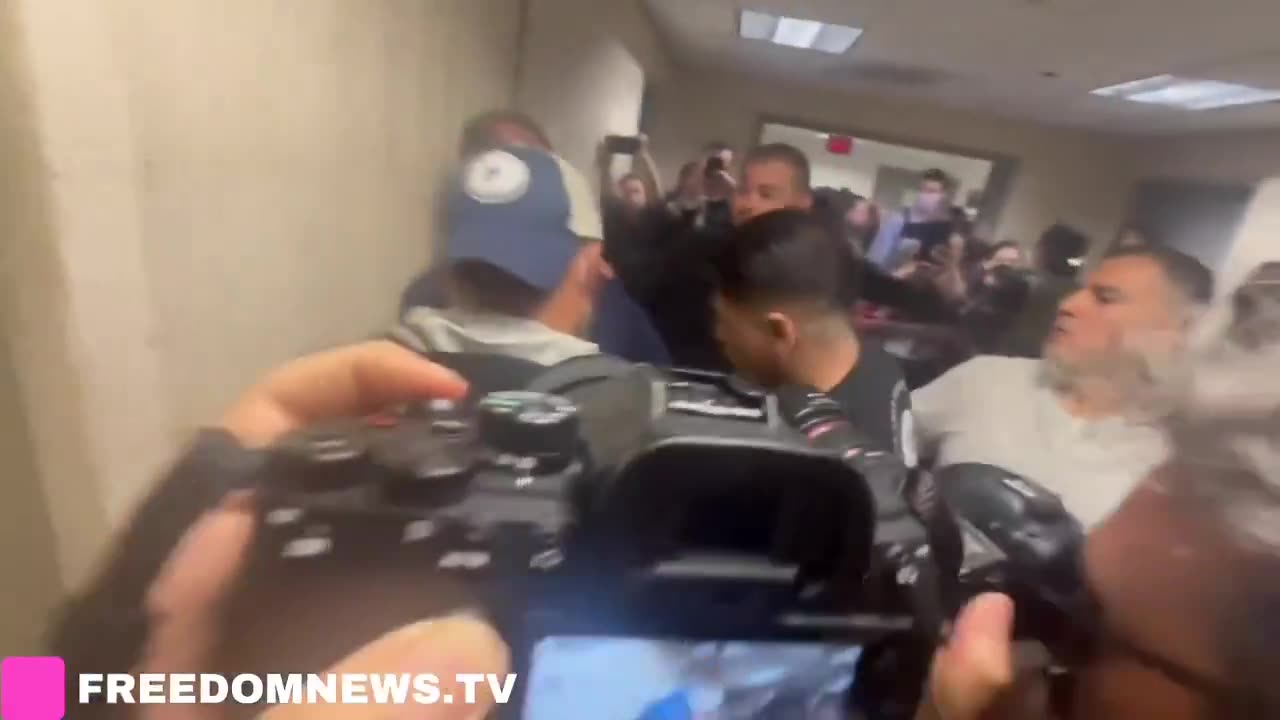 BREAKING: Mayoral candidate Brad Lander just arrested by ICE officers at the federal courthouse!