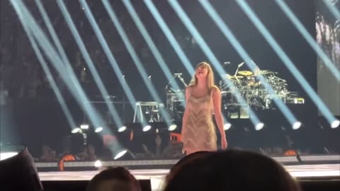 Taylor Swift -Fearless Set opening night (the eras tour Glendale)