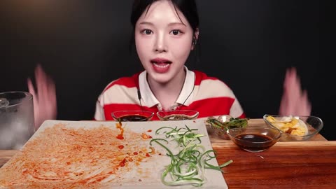 Spicy Noodles with Fried Dumplings, Korean Beef Tartare & Grilled Brisket | Mukbang ASMR