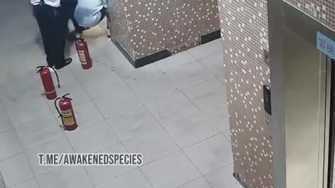 Battery from an e-bike turns elevator into an inferno in matter of seconds!