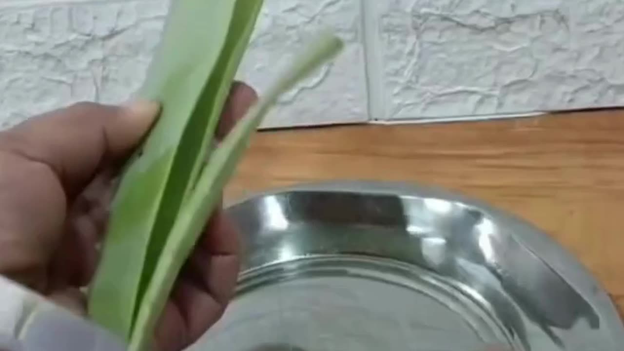 दुनिया के सत्तर करोड़ लोग आज मूर्ख बन रहे हैं!