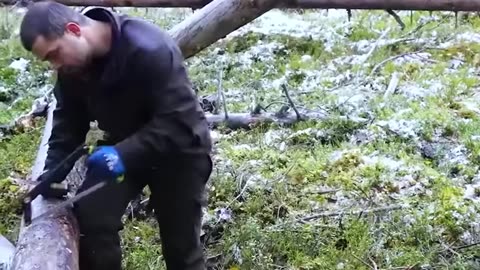 Built a Winter Wilderness Shelter Solo Bushcraft Adventure in the snow