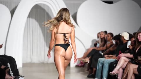 Sizzling Fashion Show – Hot Models Walk the Runway