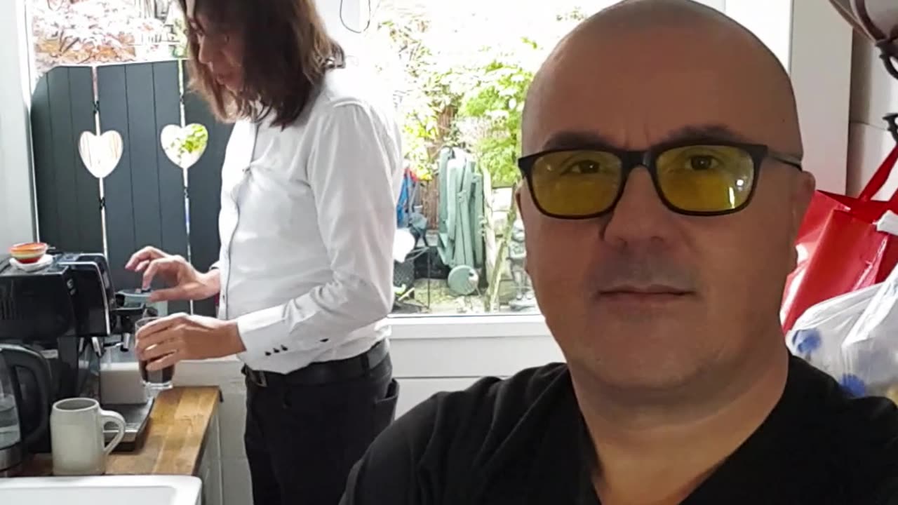 #357.1 - Gossip at the coffee machine - JACK&JOZEF -