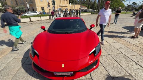 “Pallina & Friends”: venti Ferrari sfilano a Olbia nel ricordo di Domenico Casula