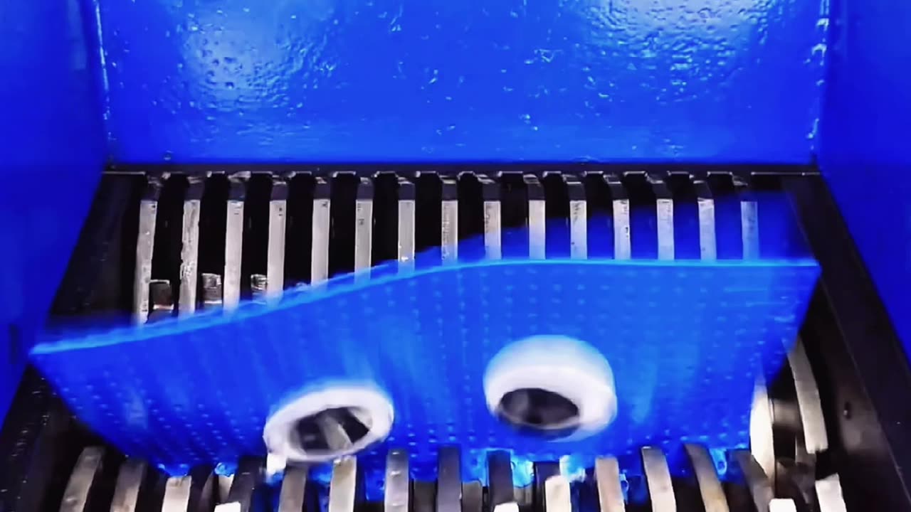Blue Eyed Square Gets Destroyed
