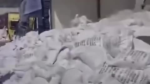 Illegal Israeli settlers attacked a 30-truck humanitarian aid convoy bound for Gaza