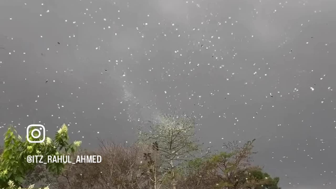 🌥️