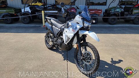 2024 LAWASAKI KLR 650 IN WHITE WALK-AROUND
