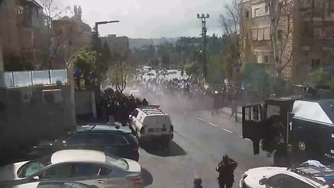 Police use water cannon on large protest outside Netanyahu's residence