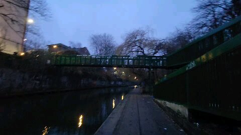 London Walk at night : Regents Canal