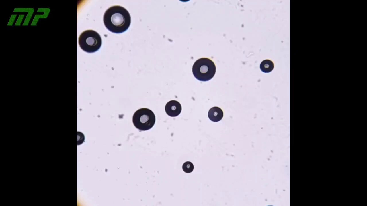 Analisi al microscopio ottico del vaccino contro morbillo