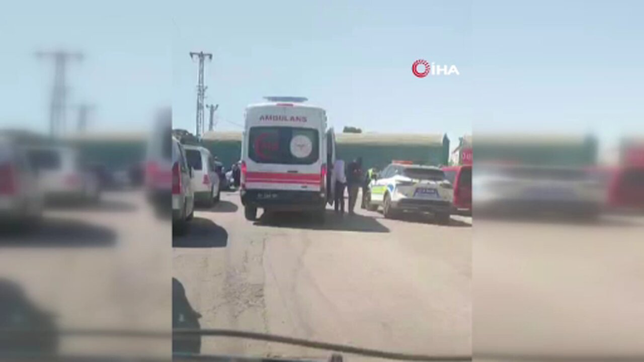 Van'da tren hemzemin geçitte otomobile çarptı: 1 hafif yaralı