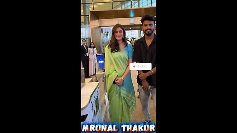 Bollywood Actress Mrunal Thakur With Fan's🥰