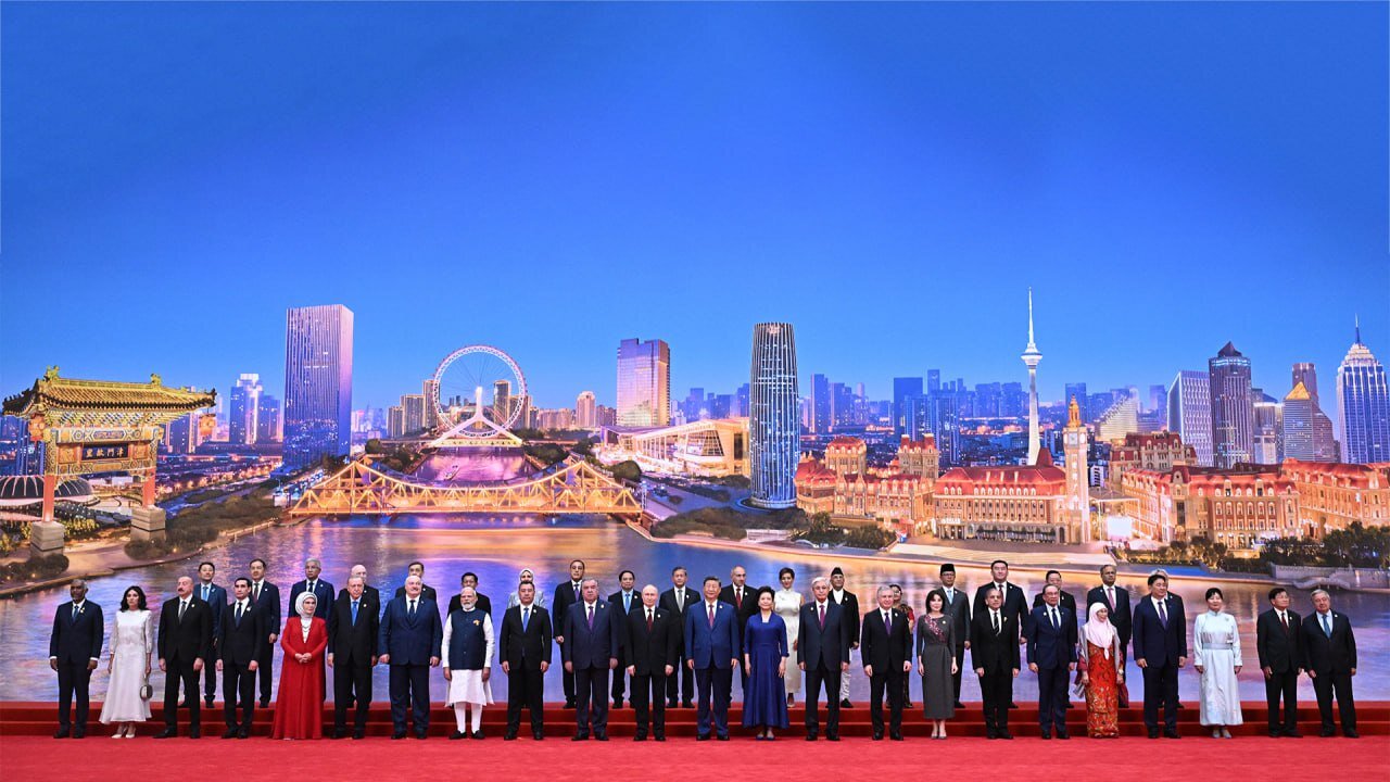 Los líderes de la OCS se toman la foto oficial de la 25.ª cumbre en China