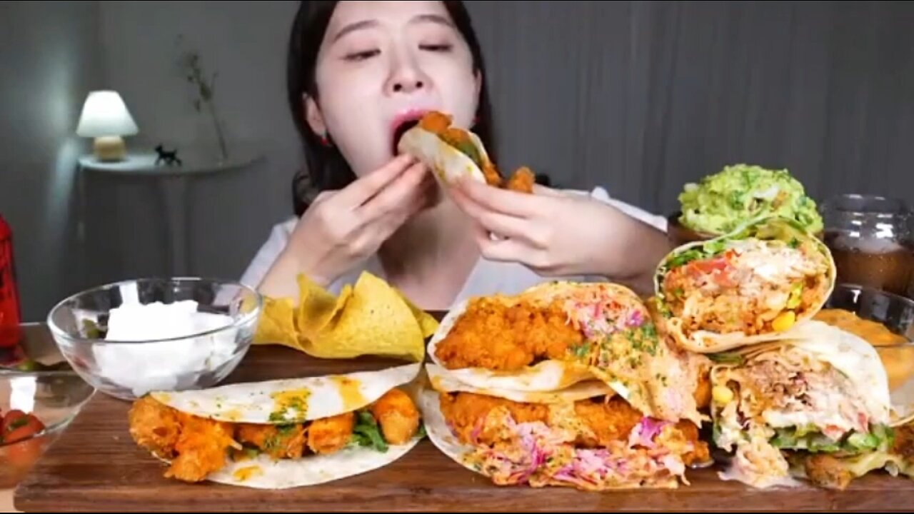 Korean Mukbangers Trying Taco