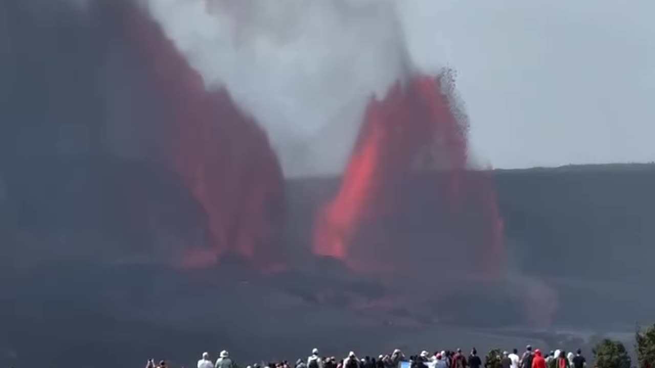 Kileaua volcano in Hawaii BIG island going insane!