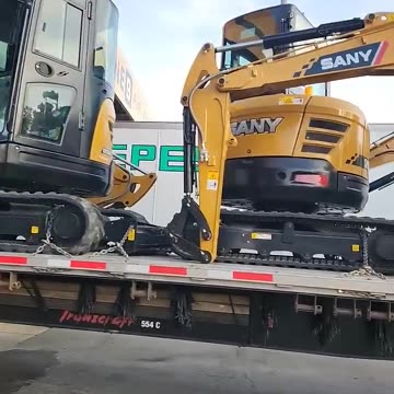 WHATS MISSIN #reallifetruckers #truckdrivers #ourtruckinglife #truckdriver #trucker #atruckerslife