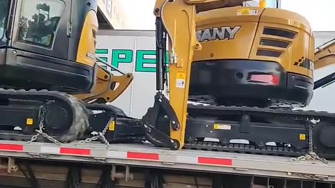 WHATS MISSIN #reallifetruckers #truckdrivers #ourtruckinglife #truckdriver #trucker #atruckerslife