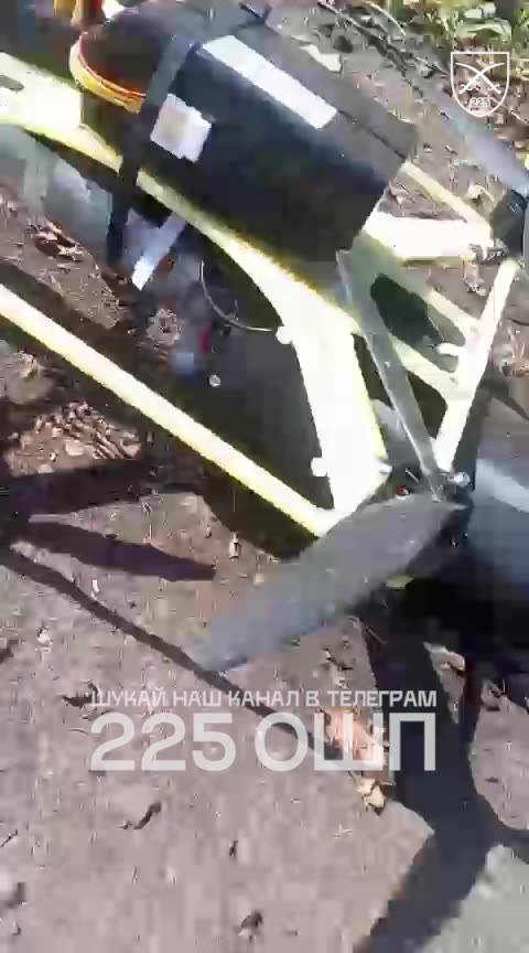 Ukrainian Soldiers Disarm a Russian Ambush Drone