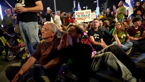 Israeli protesters face off with police in anti-government rally