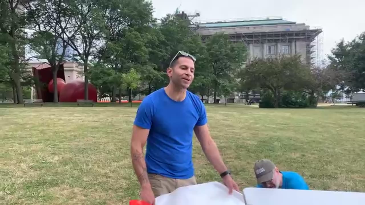 “Stand Up for Science” Activists Receive Flat Earth Flyers