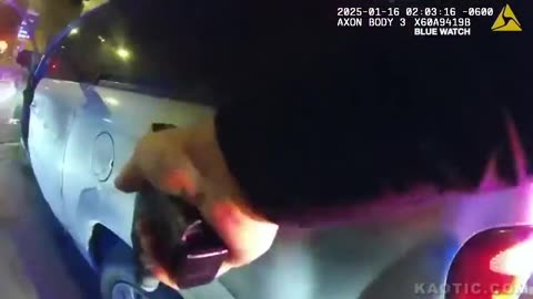 Cop calls nigger a dumbarse! 😂🐒👍