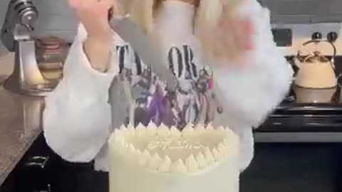 Shocking: I made the Blank Space Cake
