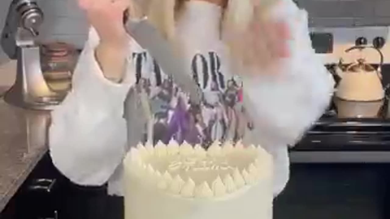 Shocking: I made the Blank Space Cake