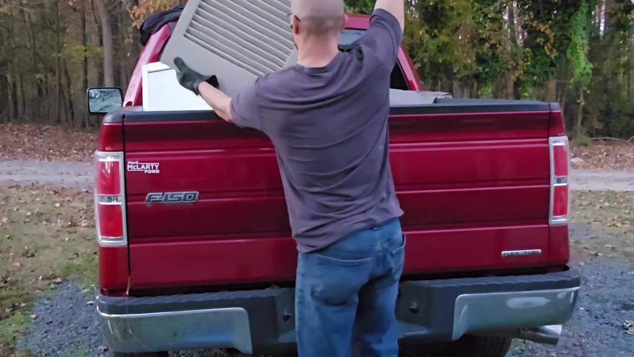 This Property Is FILTHY! — Time for a Deep Clean and Mold Removal! 💀🧽